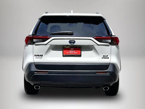 Used 2022 Toyota RAV4 XLE Premium AWD/4WD image 6
