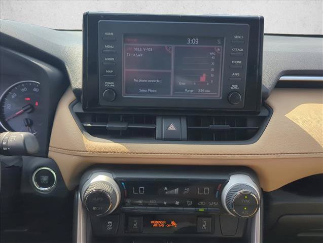 Used 2019 Toyota RAV4 XLE w/ Convenience Package FWD image 18