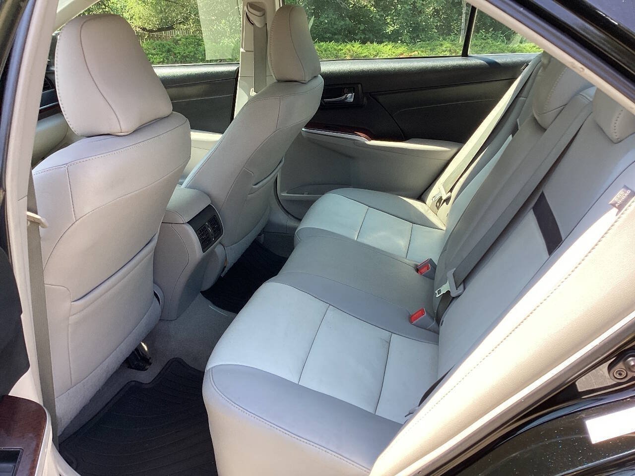 Used 2014 Toyota Camry XLE w/ Leather Package FWD image 8