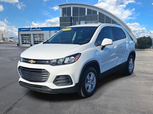 Used 2022 Chevrolet Trax LS w/ Tint and Cruise Package image 1
