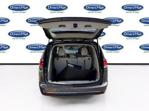 Used 2021 Chrysler Pacifica Limited image 30