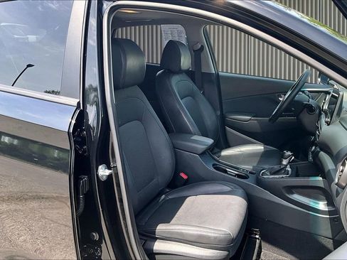 Used 2023 Hyundai Kona Limited FWD image 8