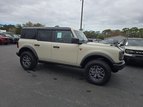 New 2025 Ford Bronco Badlands image 2