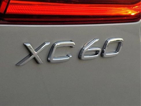 Certified 2025 Volvo XC60 B5 Plus image 30