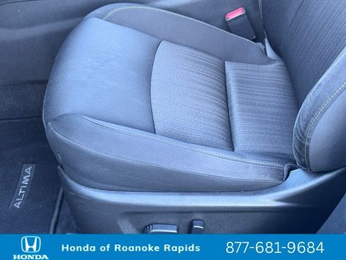 Used 2024 Nissan Altima 2.5 SV image 12