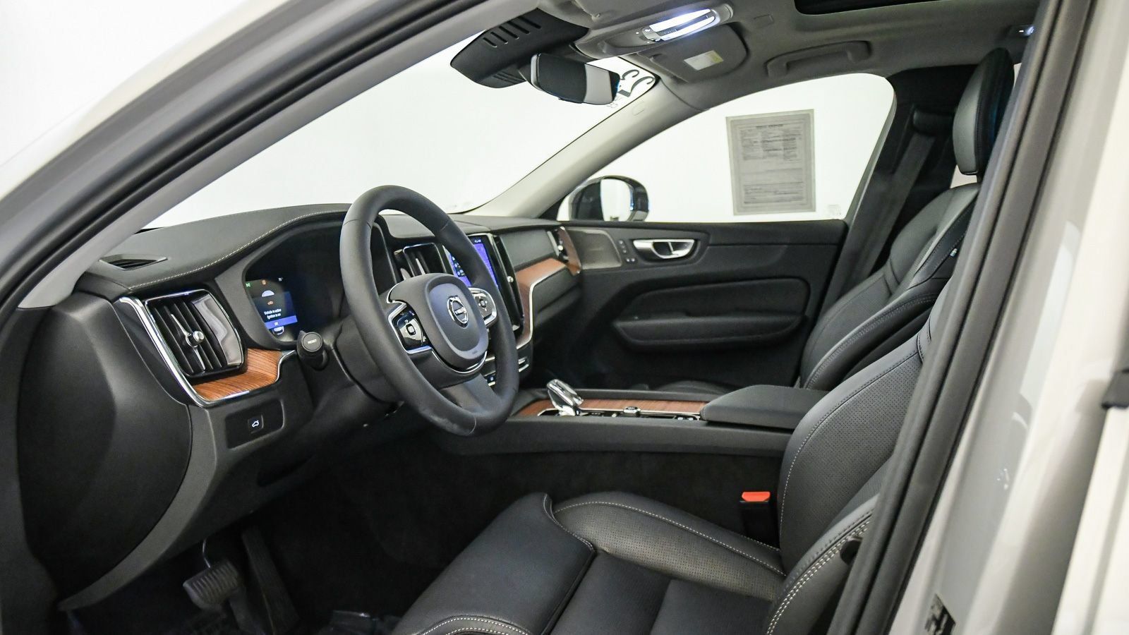 Certified 2023 Volvo XC60 B5 Ultimate w/ Climate Package FWD image 17