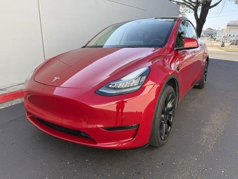 Used 2022 Tesla Model Y Long Range AWD/4WD image 1