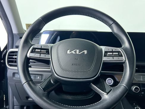 Used 2025 Kia Telluride S image 16