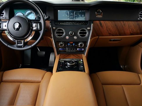 Certified 2019 Rolls-Royce Cullinan AWD/4WD image 4