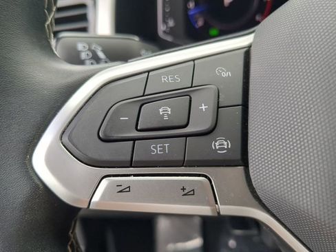 Certified 2022 Volkswagen Atlas Cross Sport SE image 28