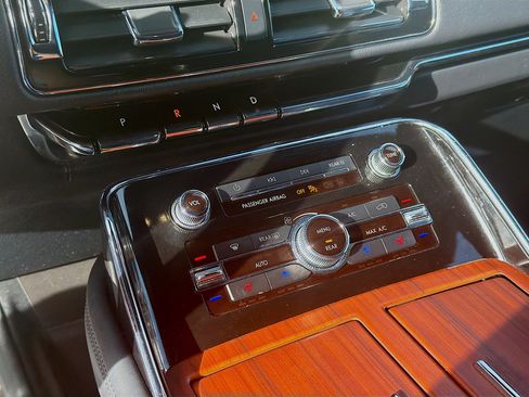 Used 2023 Lincoln Navigator Reserve image 15
