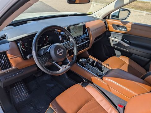 Used 2023 Nissan Pathfinder Platinum image 19