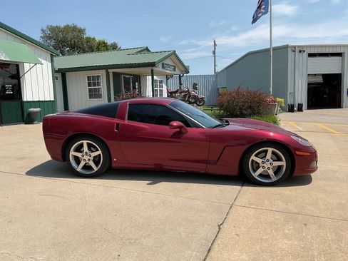 Used 2007 Chevrolet Corvette Coupe w/ Preferred Equipment Group RWD image 2