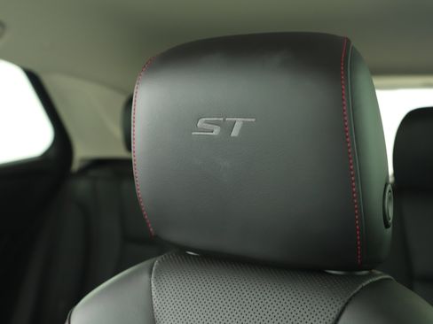 Used 2022 Buick Envision Essence w/ Technology Package II image 8