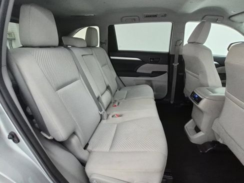 Used 2019 Toyota Highlander LE FWD image 22