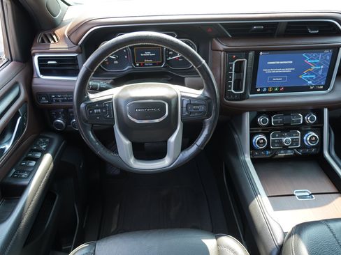 Used 2021 GMC Yukon XL Denali w/ Denali Premium Package AWD/4WD image 20