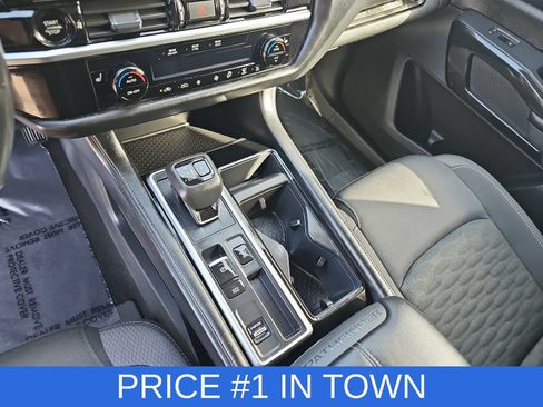 Used 2025 Nissan Pathfinder SV FWD image 25