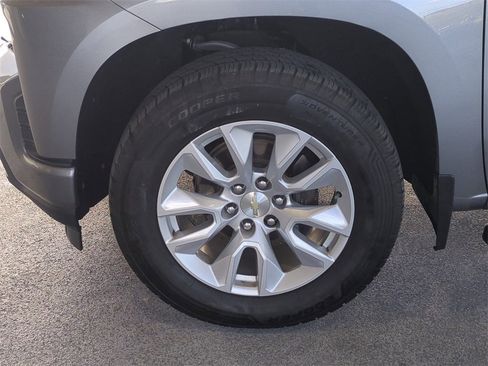 Used 2020 Chevrolet Silverado 1500 Custom w/ Custom Convenience Package image 11