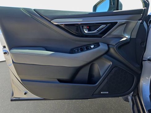 Used 2025 Subaru Outback Onyx Edition AWD/4WD image 30