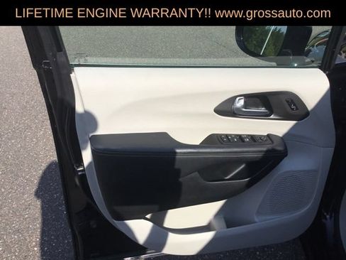 Certified 2024 Chrysler Pacifica Touring-L FWD image 18