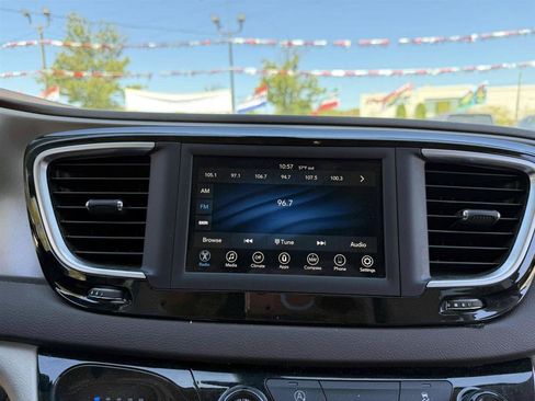 Used 2021 Chrysler Voyager Lxi FWD image 16