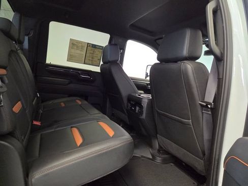 Used 2025 GMC Sierra 2500 AT4 AWD/4WD image 17