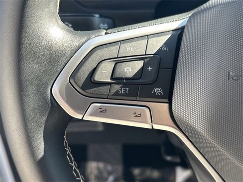 Certified 2022 Volkswagen Tiguan SE w/ Panoramic Sunroof Package image 23