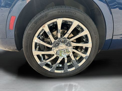 Used 2022 Buick Envision Avenir w/ Technology Package II FWD image 19
