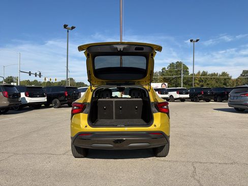 Used 2024 Chevrolet Trax ACTIV w/ Sunroof Package FWD image 18