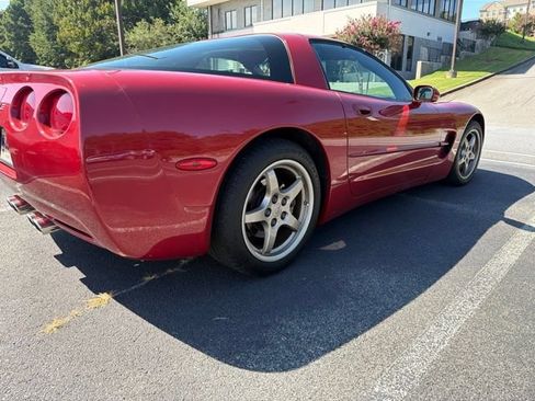 Used 1998 Chevrolet Corvette Coupe w/ Memory Pkg RWD image 4