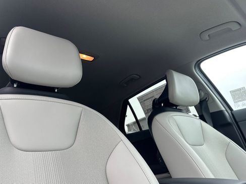 New 2026 Kia Niro EX FWD image 17