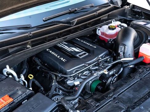 Used 2023 Cadillac Escalade V w/ LPO, ONYX Package image 42