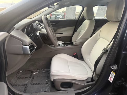 Used 2017 Jaguar XE Premium image 12