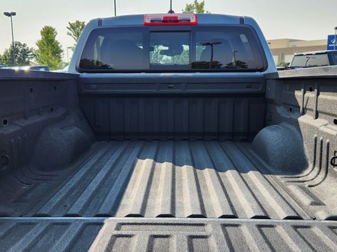 Used 2022 Chevrolet Colorado Z71 w/ Safety Package AWD/4WD image 11