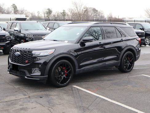 Used 2025 Ford Explorer ST image 5