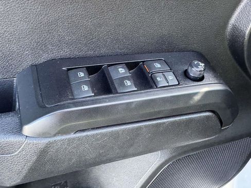 Used 2023 Toyota Tacoma SR image 17