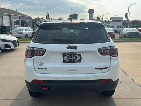 Used 2025 Jeep Compass Trailhawk AWD/4WD image 5