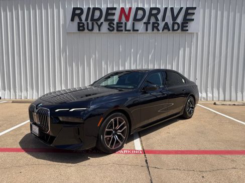 Used 2023 BMW 760i xDrive AWD/4WD image 1