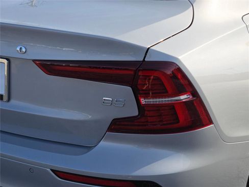 Used 2024 Volvo S60 B5 Core image 16