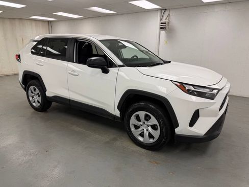 Used 2024 Toyota RAV4 LE AWD/4WD image 7