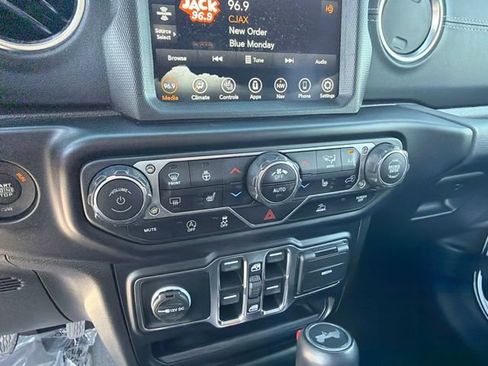 Used 2022 Jeep Wrangler Unlimited Sahara w/ LED Lighting Group AWD/4WD image 27
