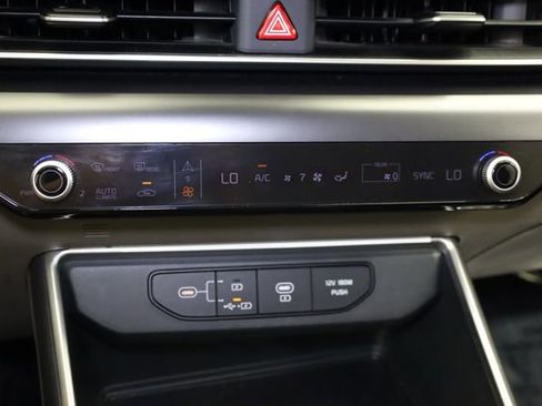 Used 2025 Kia Carnival FWD image 24