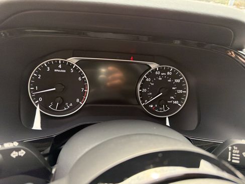 Used 2022 Nissan Pathfinder SV w/ SV Premium Package image 27