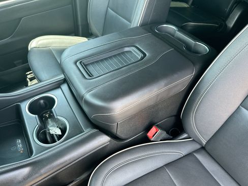 Used 2023 Chevrolet Suburban Premier AWD/4WD image 21