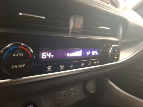 Used 2024 Nissan Rogue SV FWD image 25