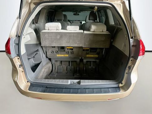 Used 2014 Toyota Sienna LE FWD image 26
