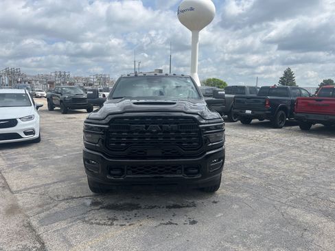 Used 2026 RAM 2500 Limited AWD/4WD image 2