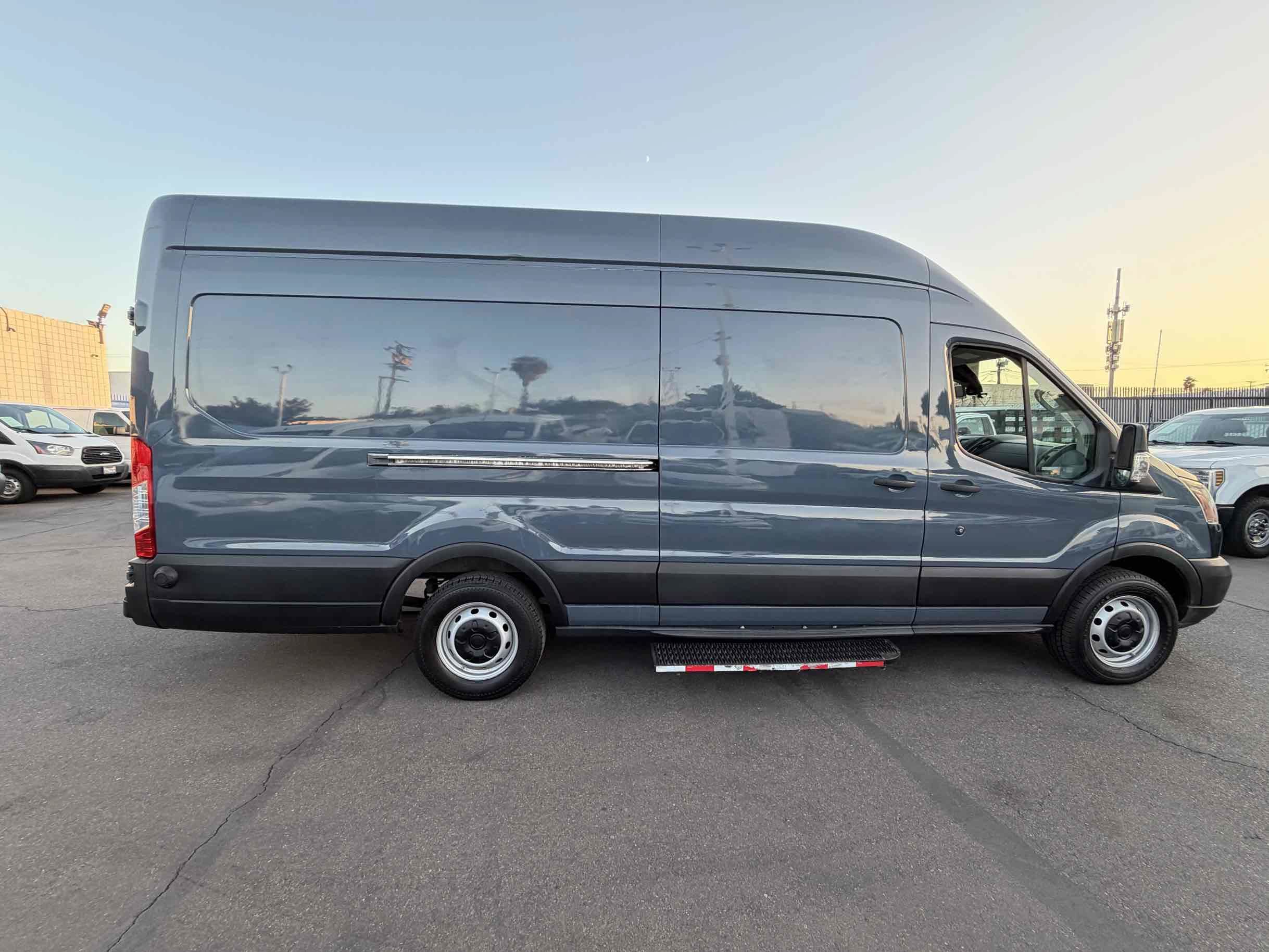 Used 2019 Ford Transit 250 148 High Roof Extended RWD image 6