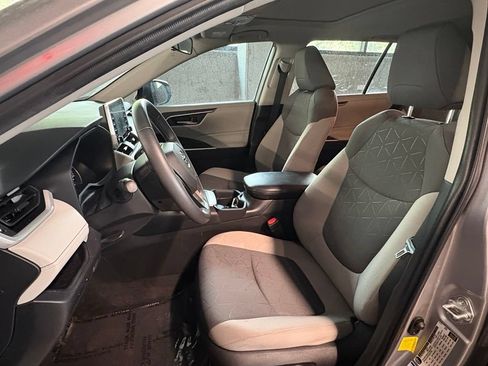 Used 2021 Toyota RAV4 XLE w/ Convenience Package AWD/4WD image 5