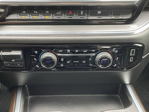 Used 2024 Chevrolet Silverado 1500 High Country w/ High Country Premium Package image 26